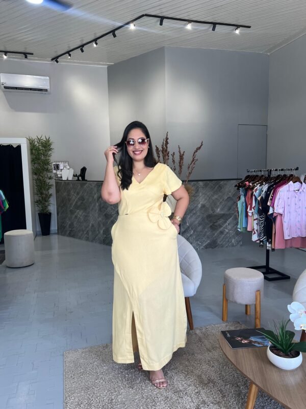 Vestido de Linho Longo detalhe de Flor - Romper da Manhã