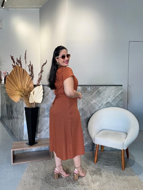 Vestido Midi de Linho Caramelo - Sol da Justiça - Image 2
