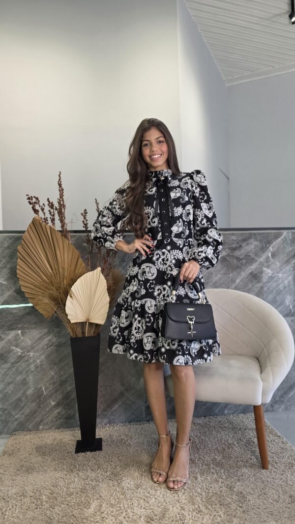 Vestido Preto Bordado com Boche de Laço - Rosa Pink