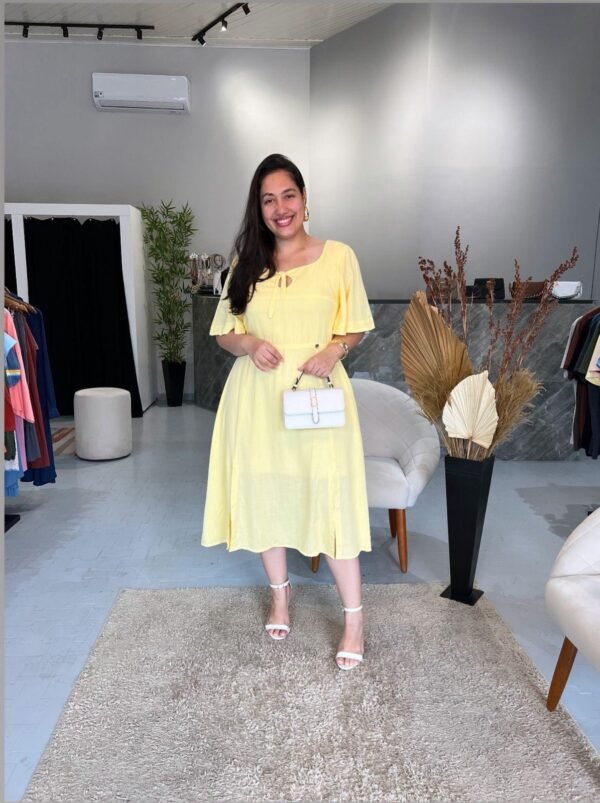 Vestido Midi Amarelo Manteiga Plus - Sol da Justiça
